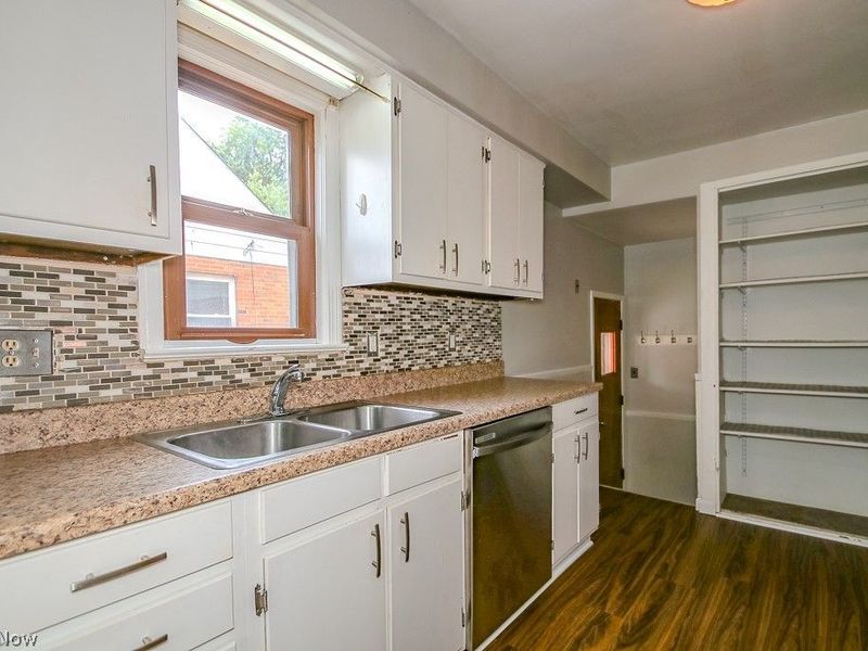 262 E 323rd Street, Willowick, OH 44095 Photo 8