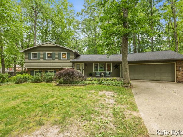 7569 Woodvale Street SE, Grand Rapids, MI 49546