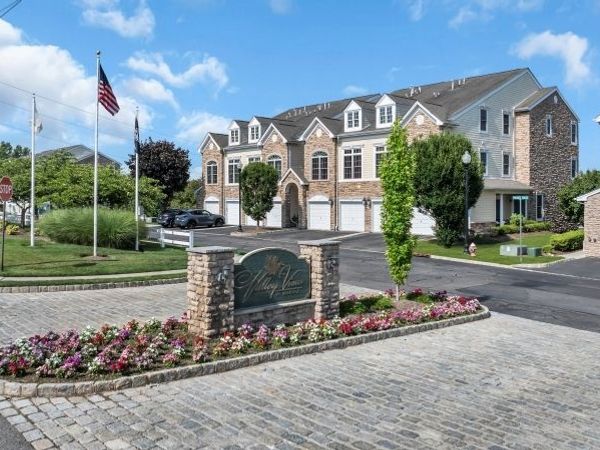 28 Forshee Cir, Montvale, NJ 07645
