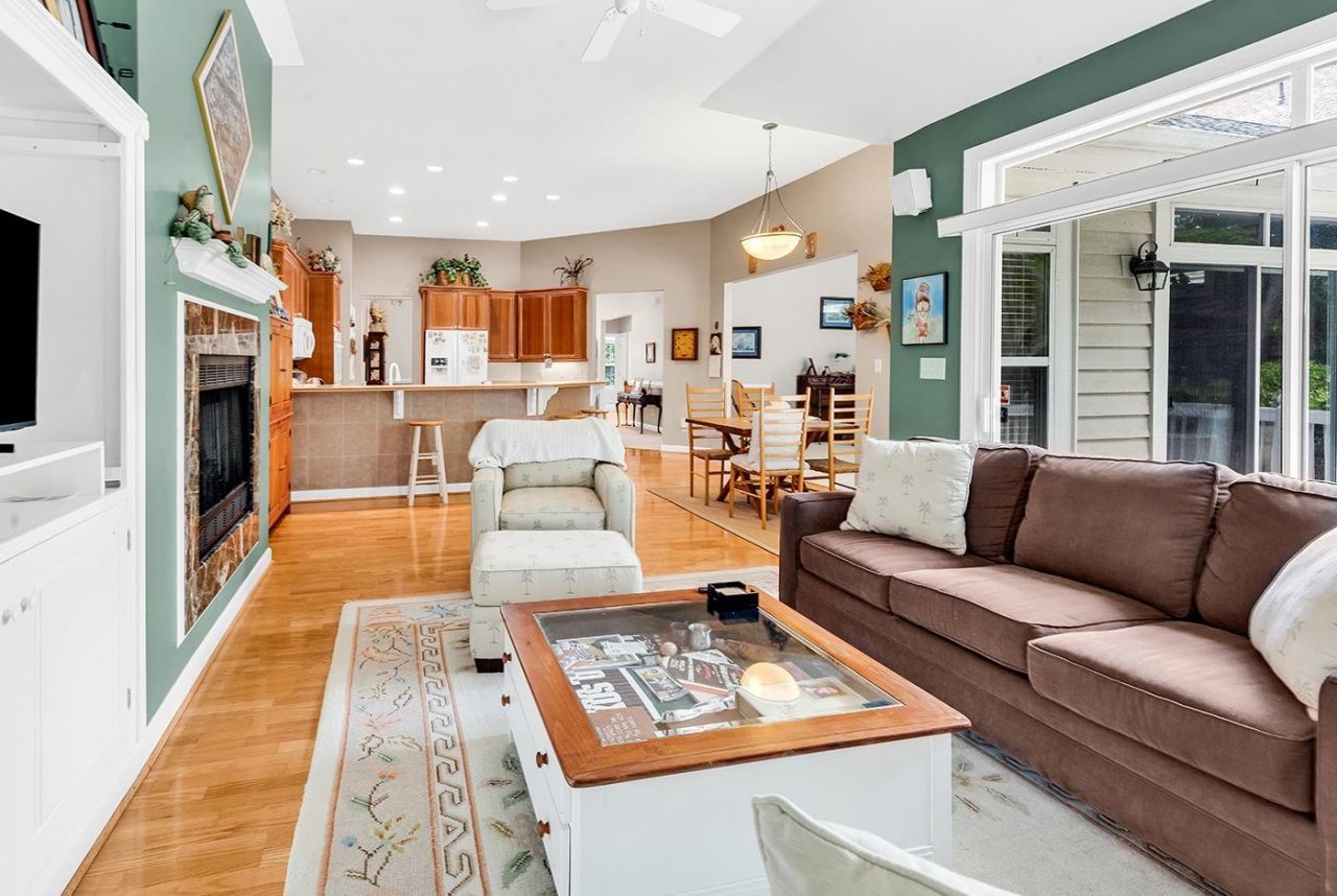 925 Tidewater Dr.  Photo 12