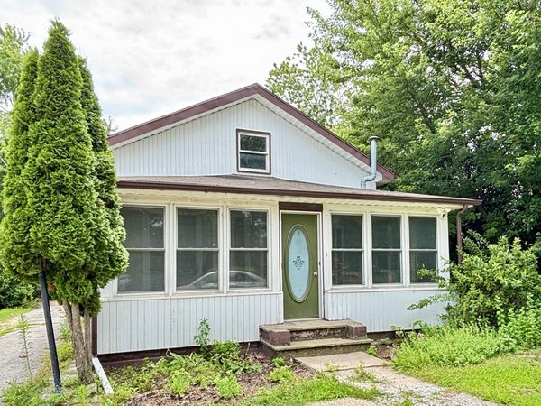 210 E Ash Street, Three Oaks, MI 49128