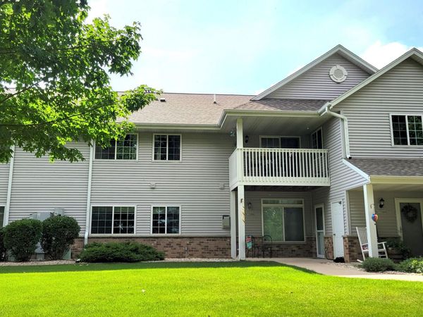 W197N17086 Stonewall Dr, Jackson, WI 53037