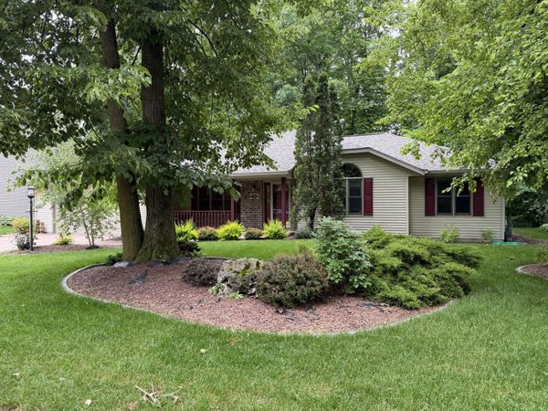 1912 Mapletree Rd, Howards Grove, WI 53083