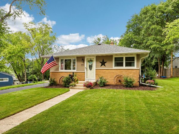 1210 Evergreen Dr, Waukesha, WI 53188