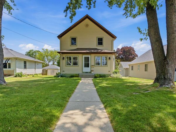 428 Grand Ave, Hartford, WI 53027