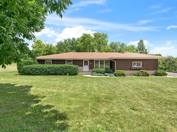 1120 Sunnycrest Dr, Brookfield, WI 53186