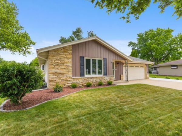 1111 Wisteria Ln, Waukesha, WI 53189