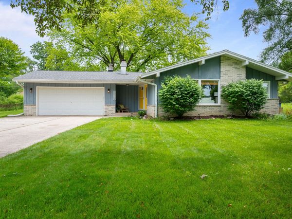 11762 N Ridgeway Ave, Mequon, WI 53097