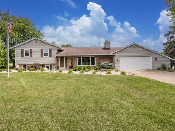 W314S7944 High View Cir, Mukwonago, WI 53149