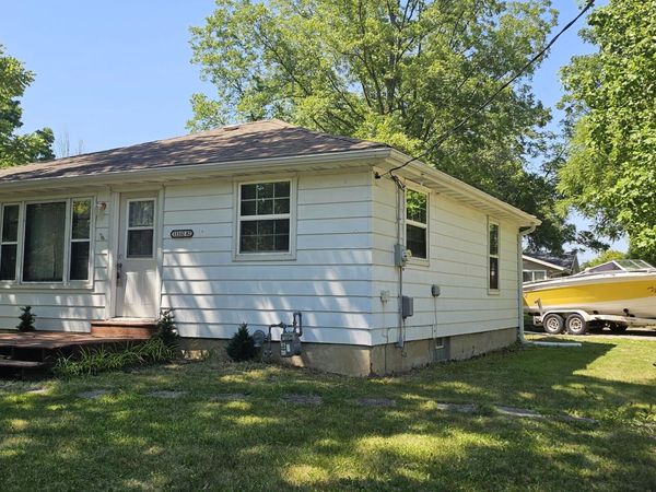 11102 82nd St, Pleasant Prairie, WI 53158