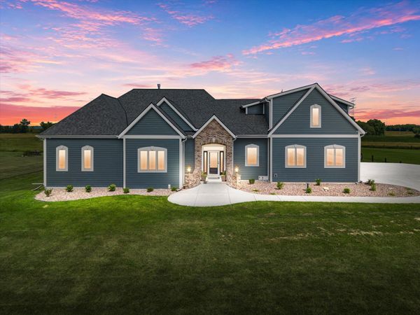 W187S10596 Kelsey Dr, Muskego, WI 53150