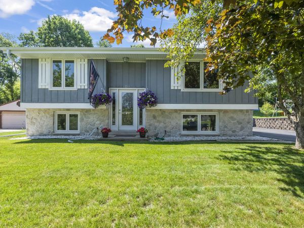 255 Willow Dr, Hartland, WI 53029