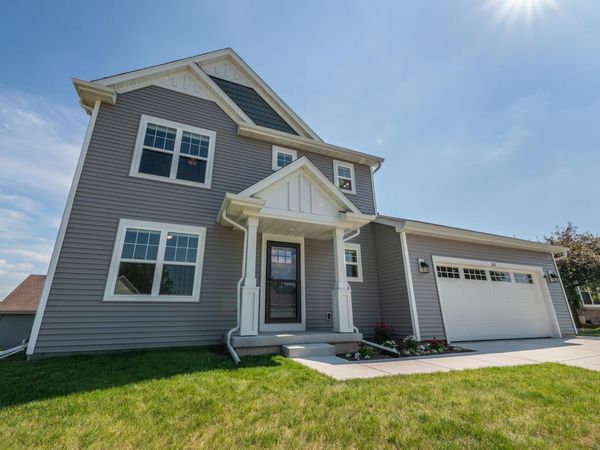 225 Acadia Ave, Hartford, WI 53027