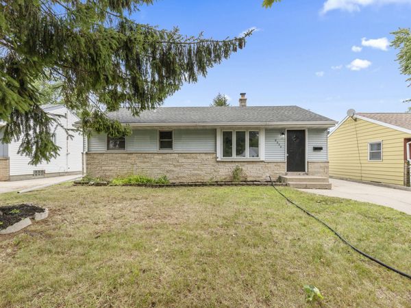 8030 W Colfax Ct, Milwaukee, WI 53218