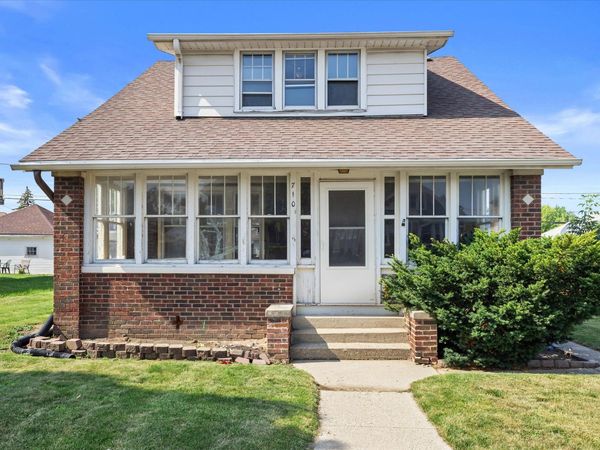710 Montana Ave, South Milwaukee, WI 53172