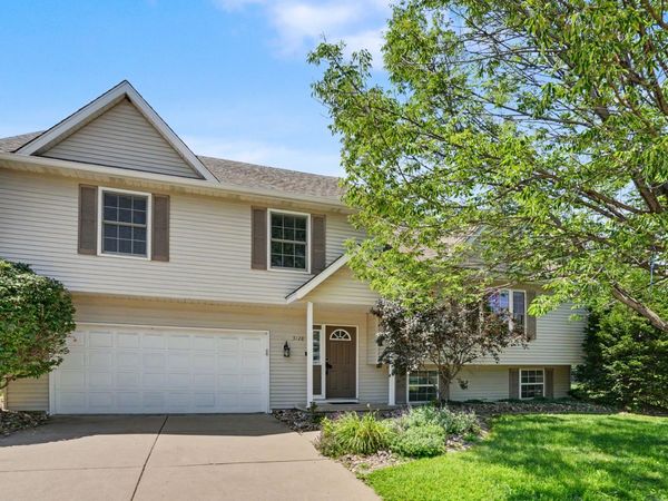5128 Woodland Court , Davenport, IA 52807