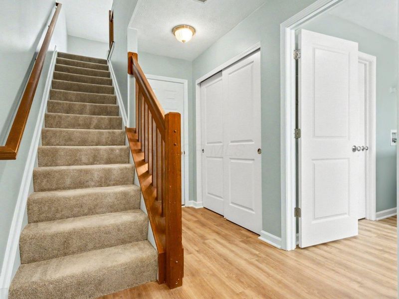 5566 Rainbow Falls Street, Dublin, OH 43016 Photo 2