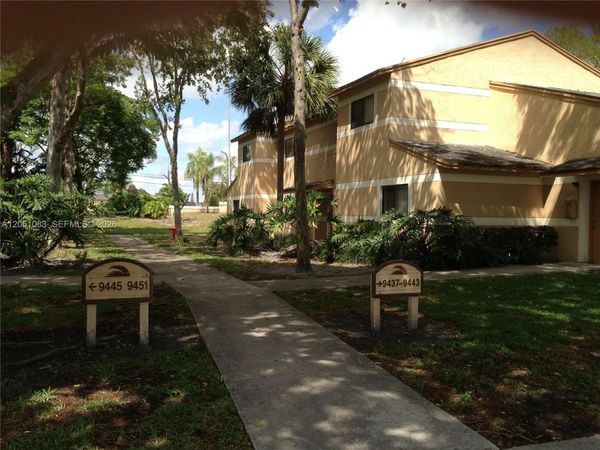 9441 N Palm Cir N , Pembroke Pines, FL 33025
