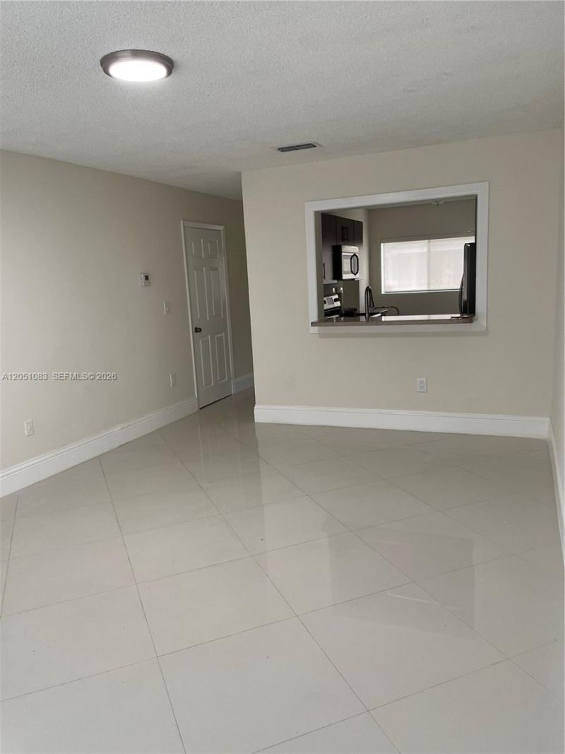 9441 N Palm Cir N , Pembroke Pines, FL 33025 Photo