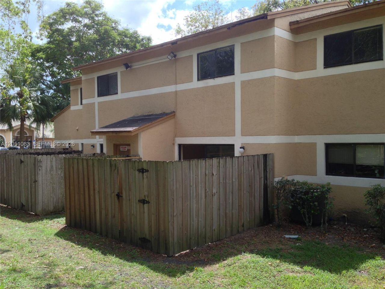 9441 N Palm Cir N , Pembroke Pines, FL 33025 Photo
