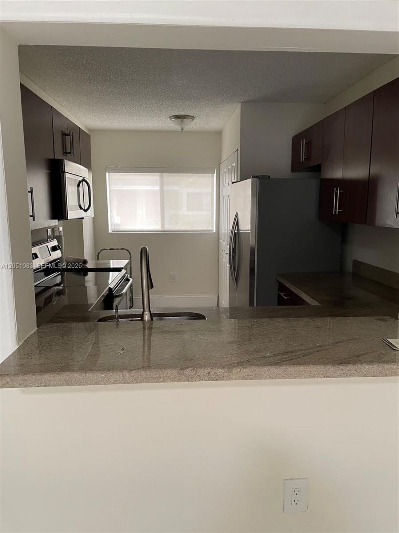 9441 N Palm Cir N , Pembroke Pines, FL 33025 Photo