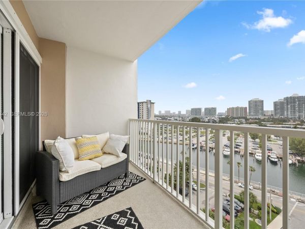 300 Bayview Dr , Unit 903, Sunny Isles Beach, FL 33160