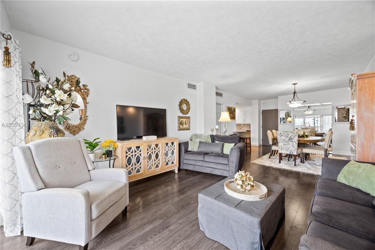 300 Bayview Dr , Unit 903, Sunny Isles Beach, FL 33160 Photo