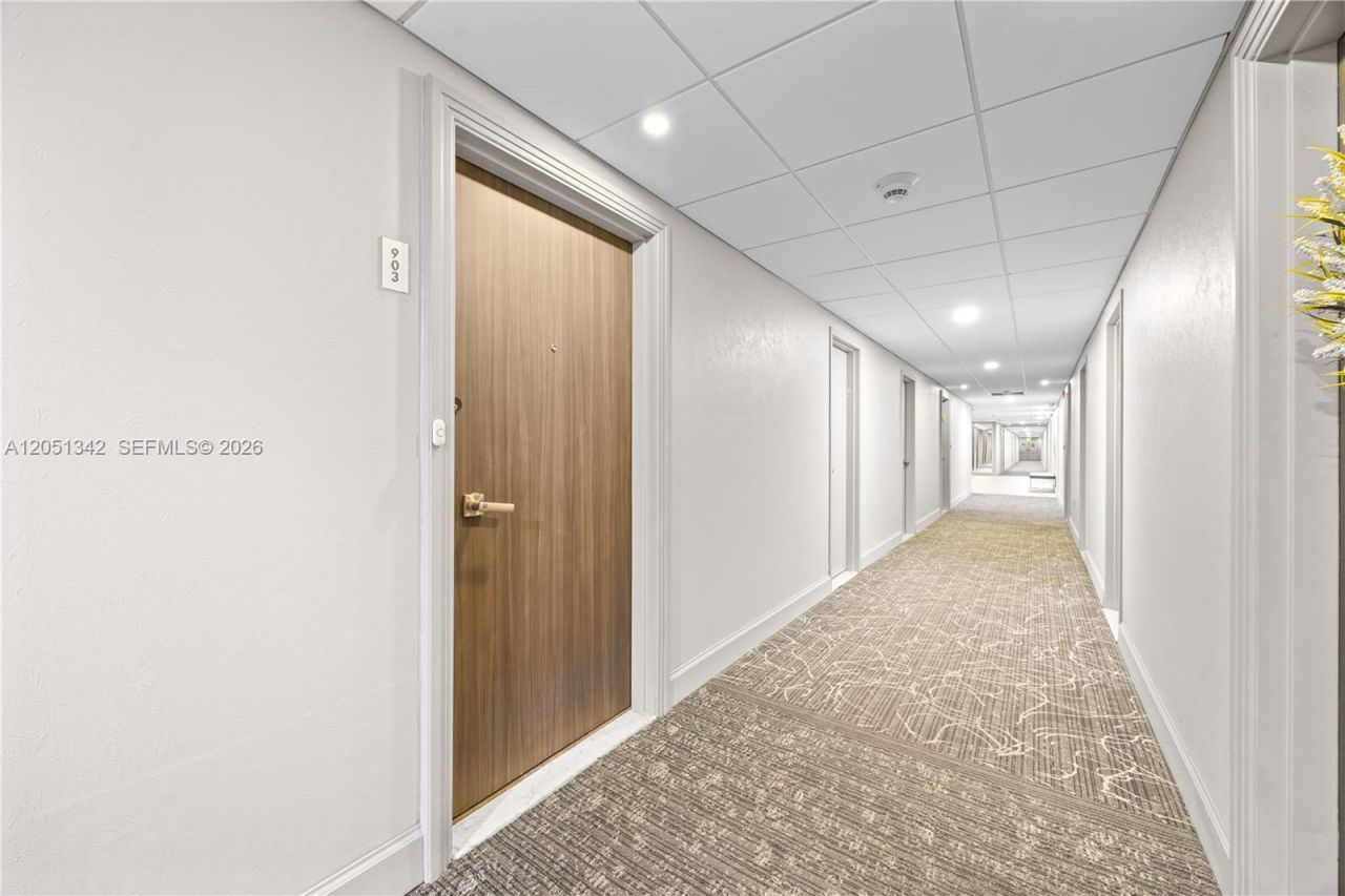 300 Bayview Dr , Unit 903, Sunny Isles Beach, FL 33160 Photo