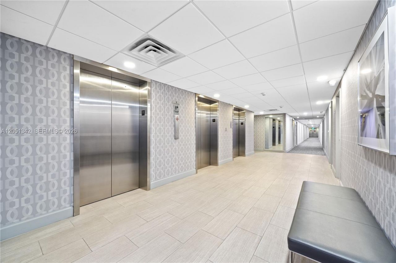 300 Bayview Dr , Unit 903, Sunny Isles Beach, FL 33160 Photo
