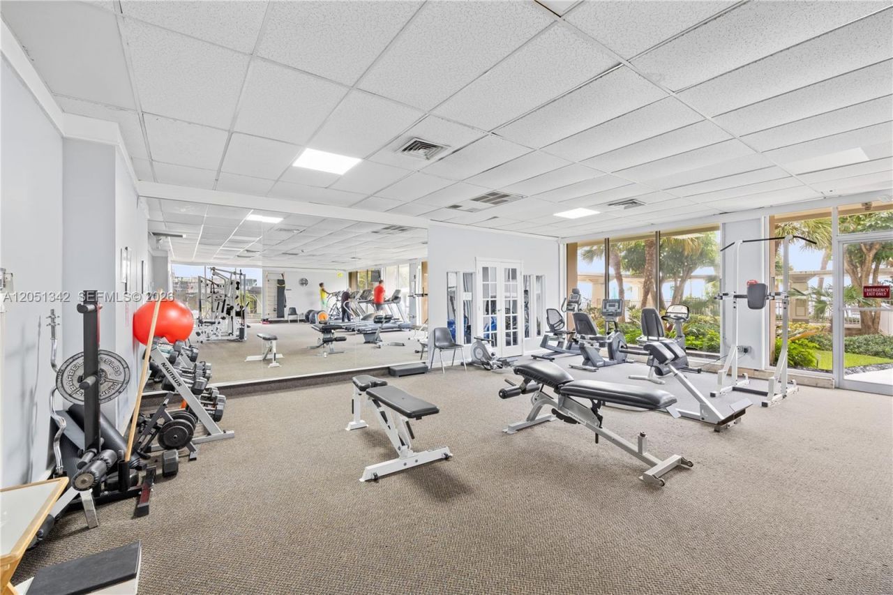 300 Bayview Dr , Unit 903, Sunny Isles Beach, FL 33160 Photo