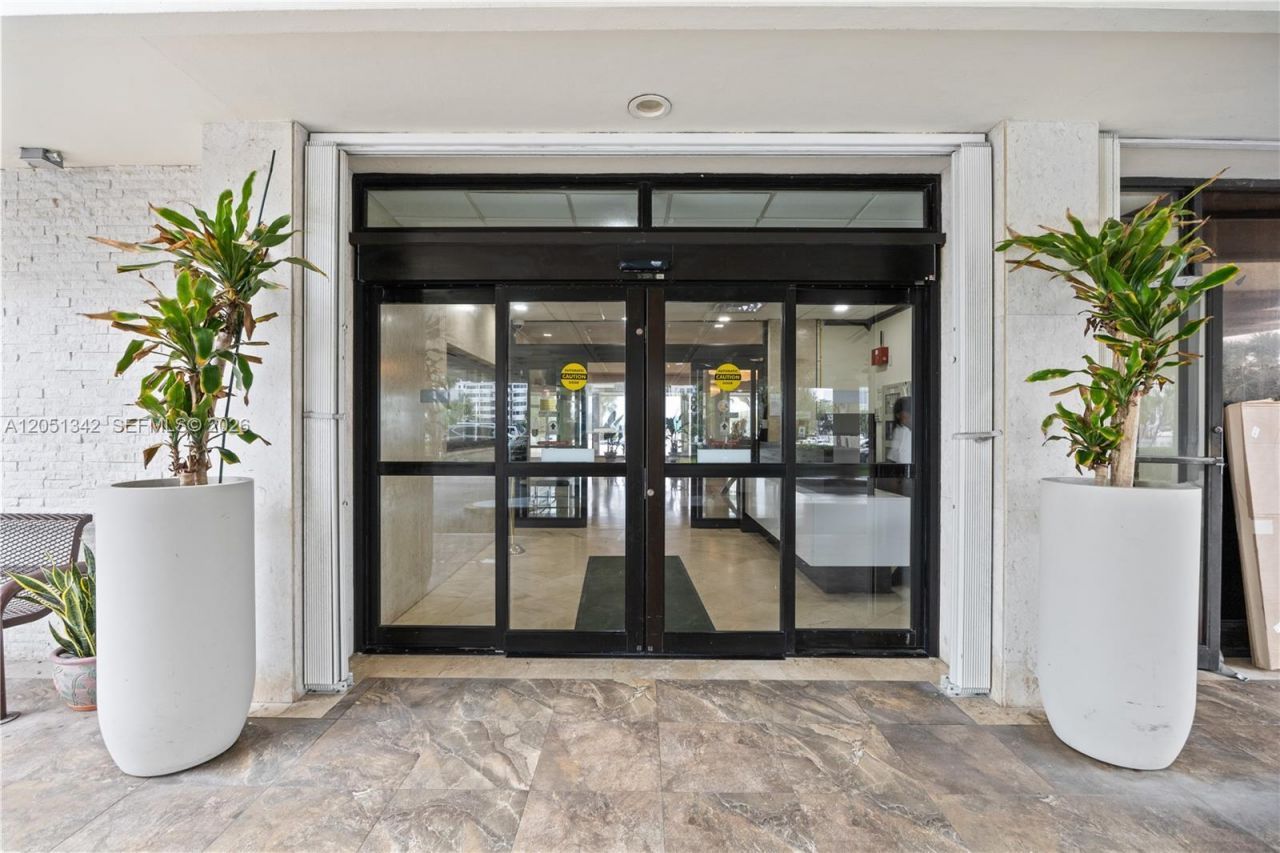 300 Bayview Dr , Unit 903, Sunny Isles Beach, FL 33160 Photo