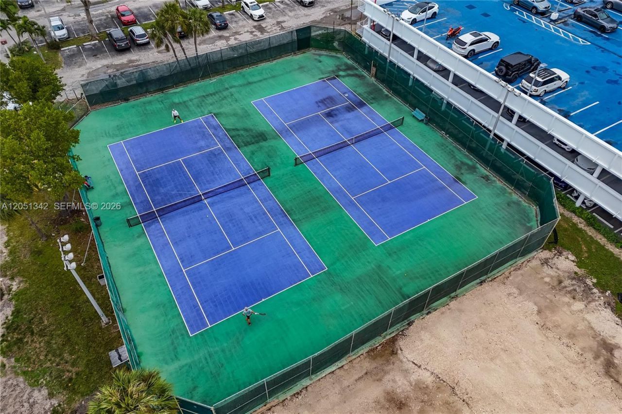 300 Bayview Dr , Unit 903, Sunny Isles Beach, FL 33160 Photo