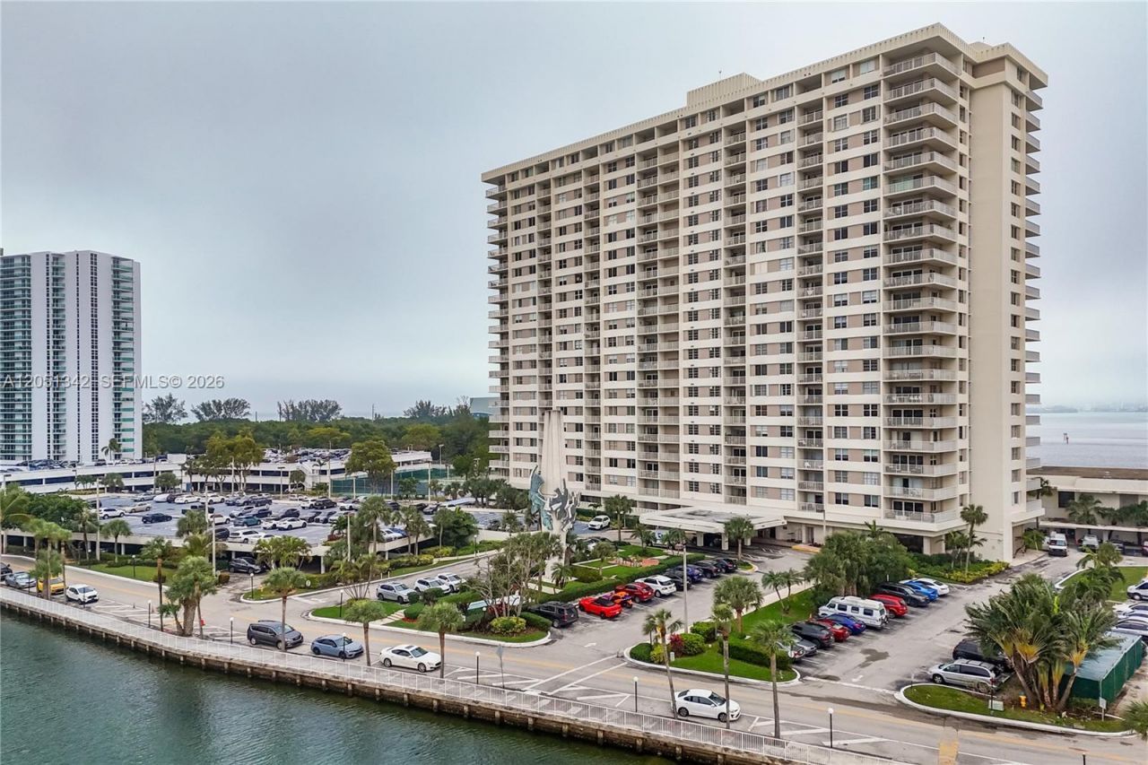300 Bayview Dr , Unit 903, Sunny Isles Beach, FL 33160 Photo