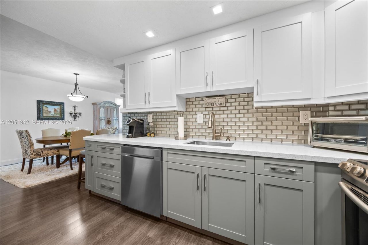 300 Bayview Dr , Unit 903, Sunny Isles Beach, FL 33160 Photo