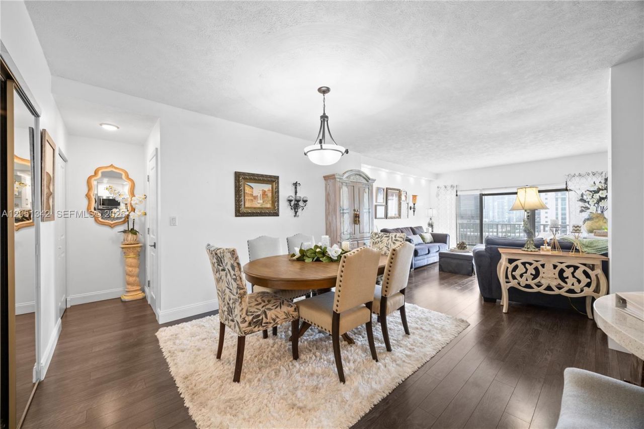 300 Bayview Dr , Unit 903, Sunny Isles Beach, FL 33160 Photo