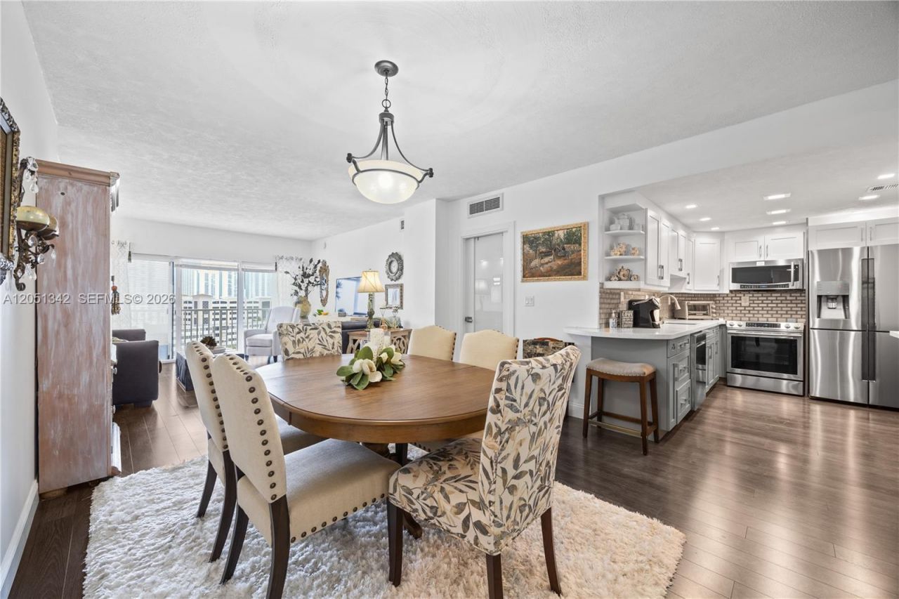 300 Bayview Dr , Unit 903, Sunny Isles Beach, FL 33160 Photo