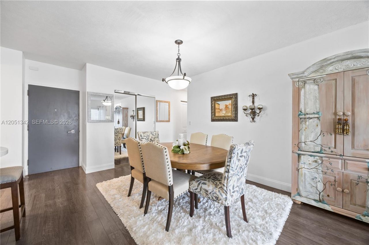 300 Bayview Dr , Unit 903, Sunny Isles Beach, FL 33160 Photo