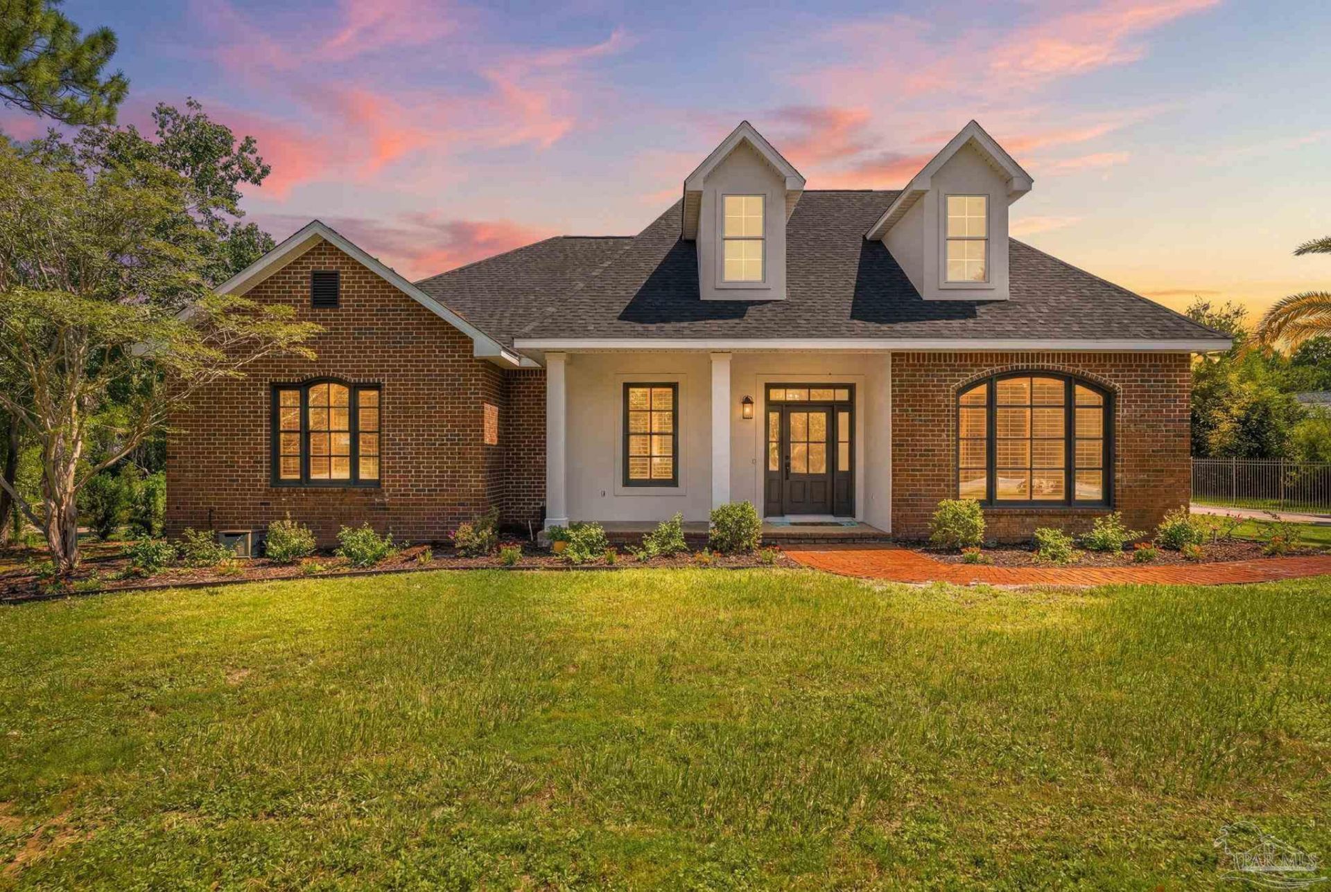 4594 Soundside Dr, Gulf Breeze, FL 32563 Main Photo