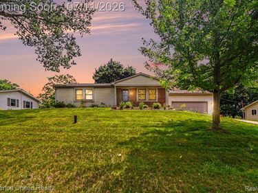 136 Endicott Drive, Oceola Twp, MI 48843