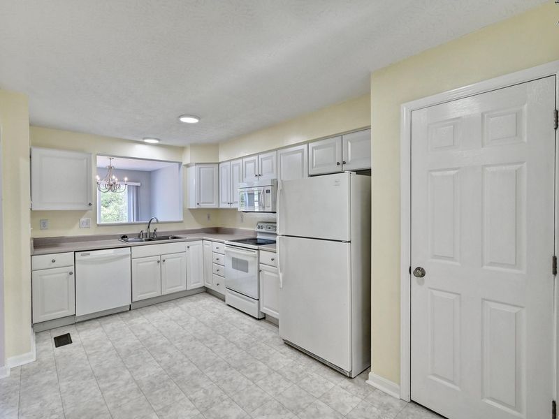 8540 Wiltshire Way, Florence, KY 41042 Photo 6