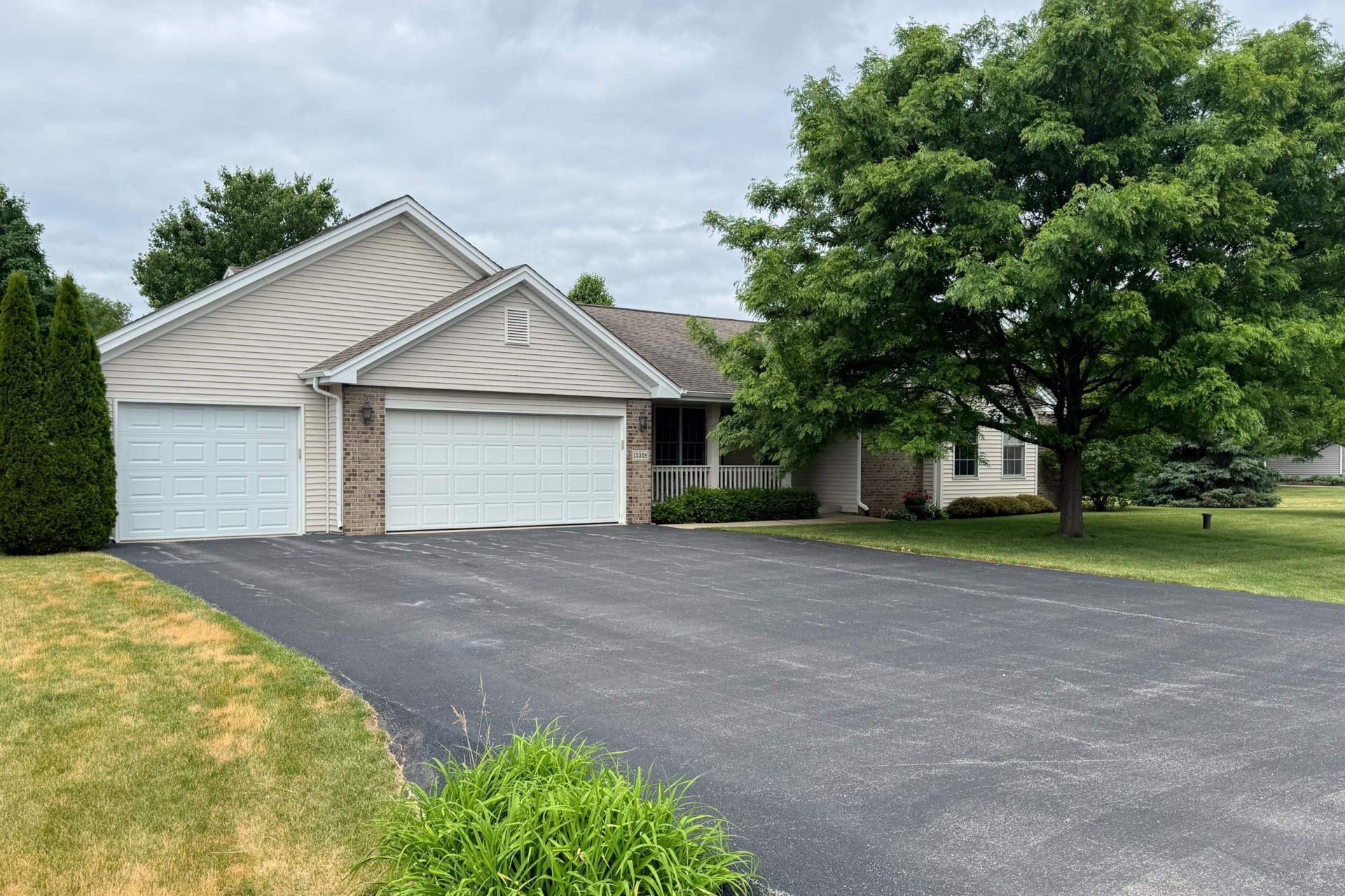 15328 Wedgewood Dr, South Beloit, IL 61080 Main Photo