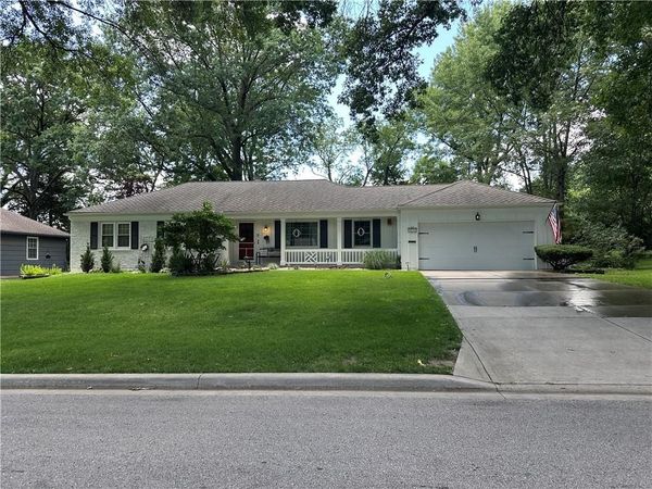 9416 Wenonga Road, Leawood, KS 66206