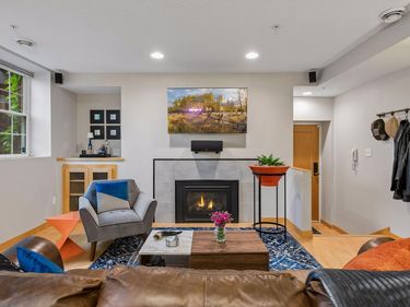 1926 Pleasant Avenue, Unit 101, Minneapolis, MN 55403