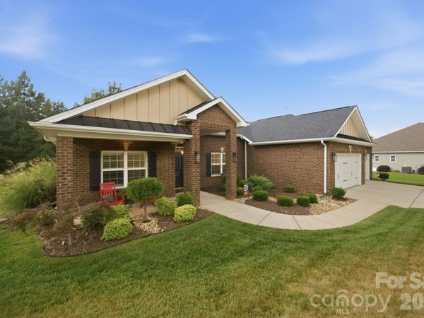193 Hunters Hill Drive, Statesville, NC 28677