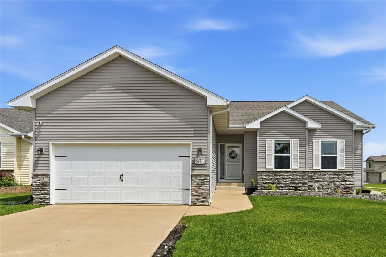 8709 Aldridge Dr Sw, Cedar Rapids, IA 52404 Main Photo
