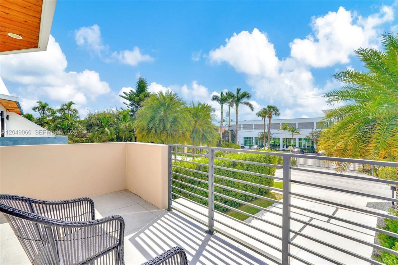 8871 SW 28th St , Miami, FL 33165 Photo