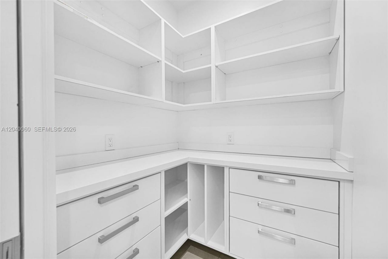 8871 SW 28th St , Miami, FL 33165 Photo