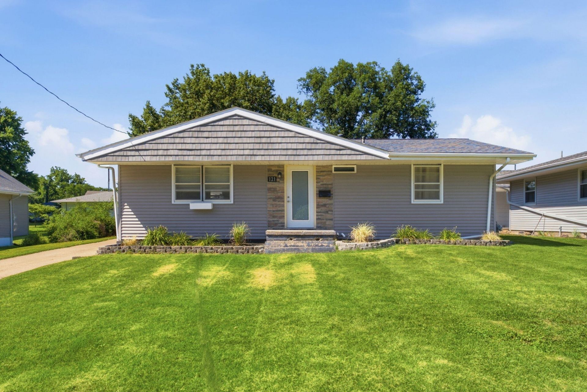 121 Nyenhuis St, Muscatine, IA 52761 Main Photo