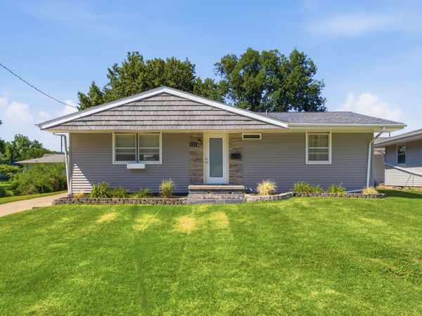 121 NYENHUIS ST, Muscatine, IA 52761