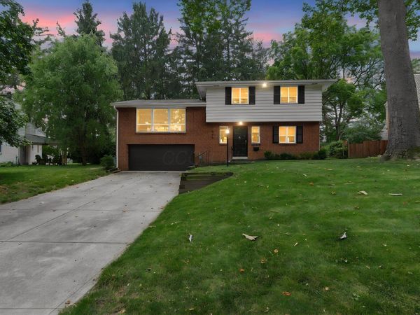 945 Kendale Road S, Columbus, OH 43220